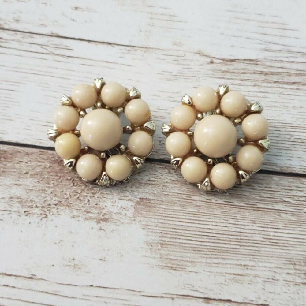Vintage Clip On Earrings Beige Flower Style 1"